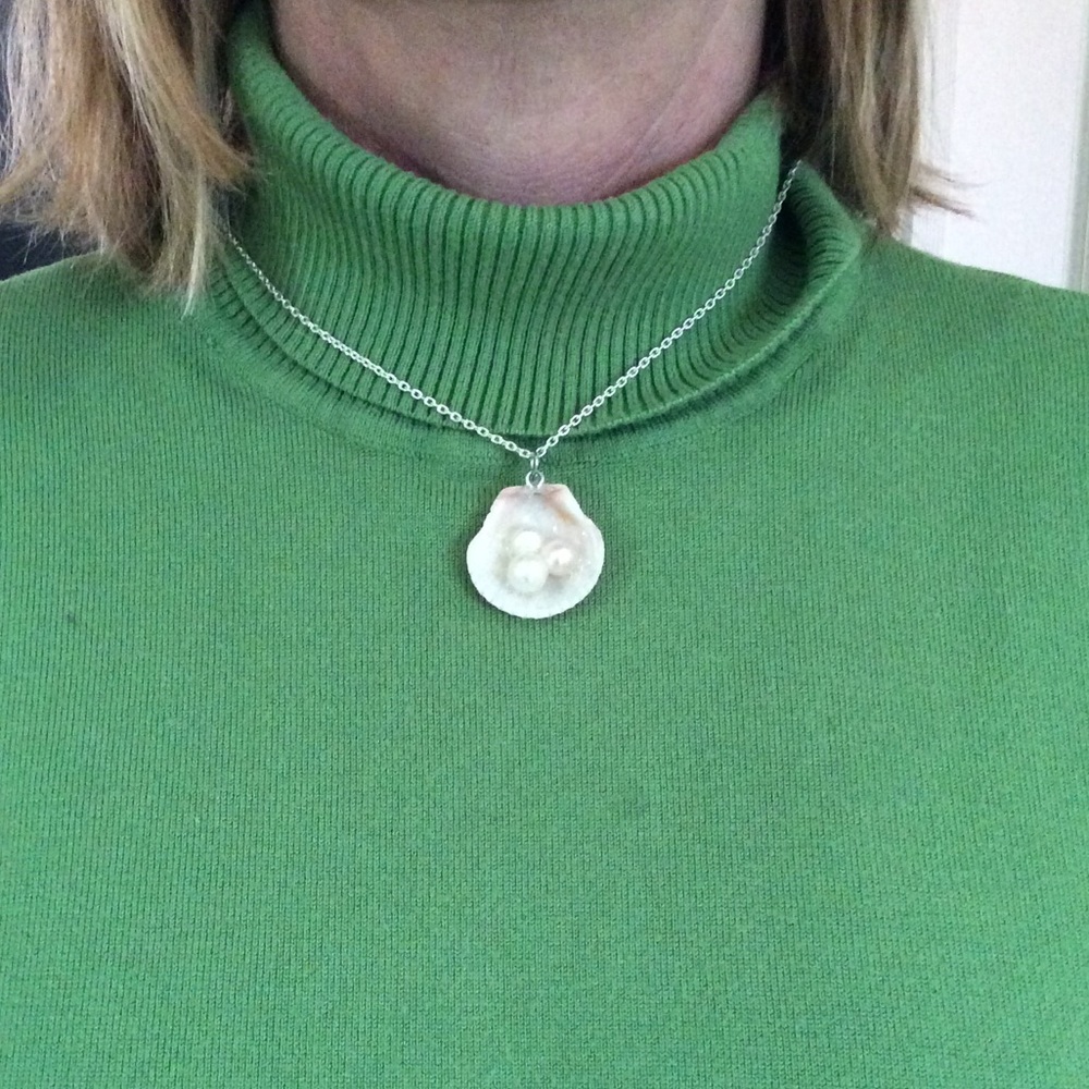 Shell with pearl necklace